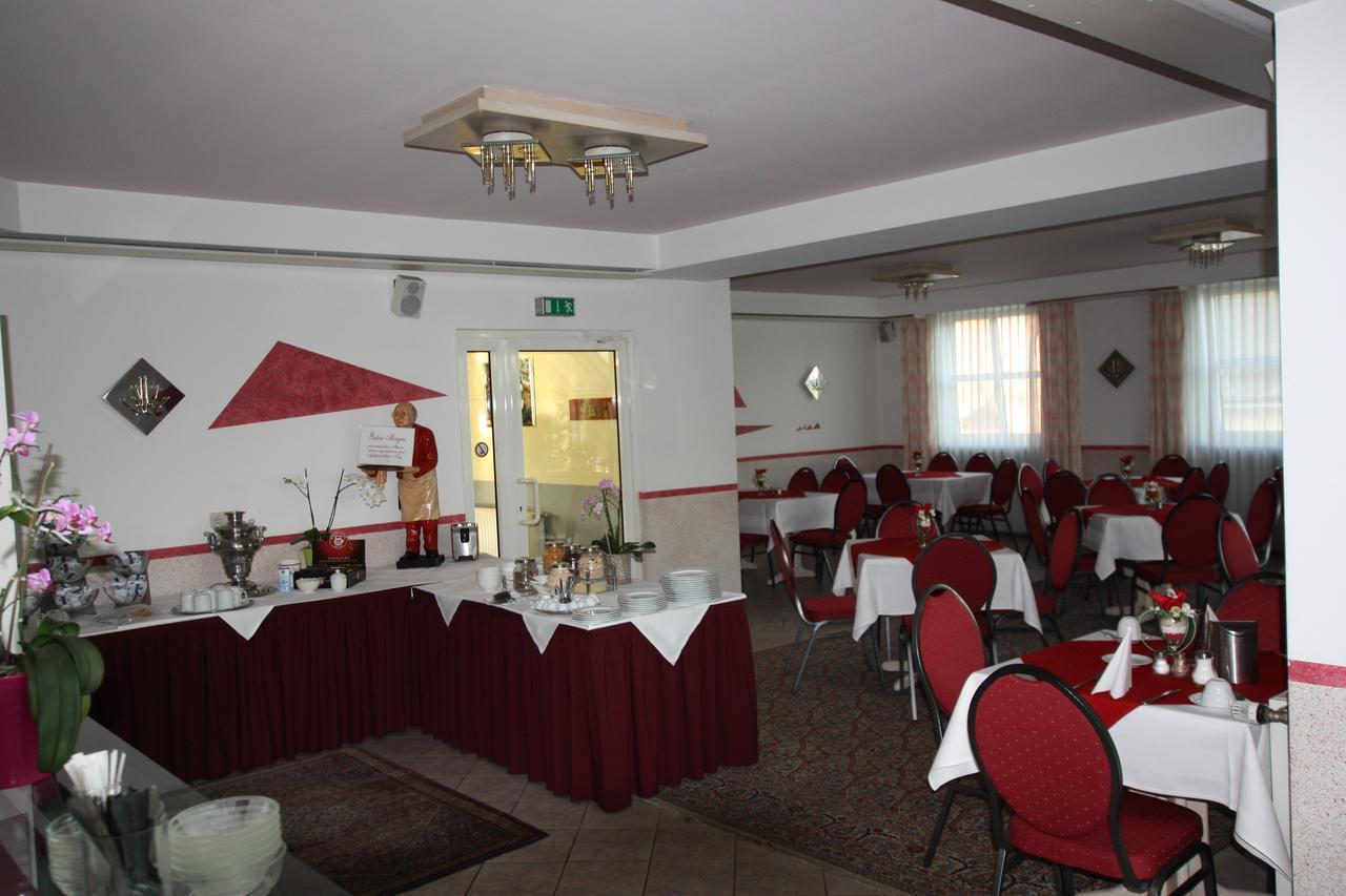 Hotel Buergerhof هوينشتاين-إرنستال المظهر الخارجي الصورة