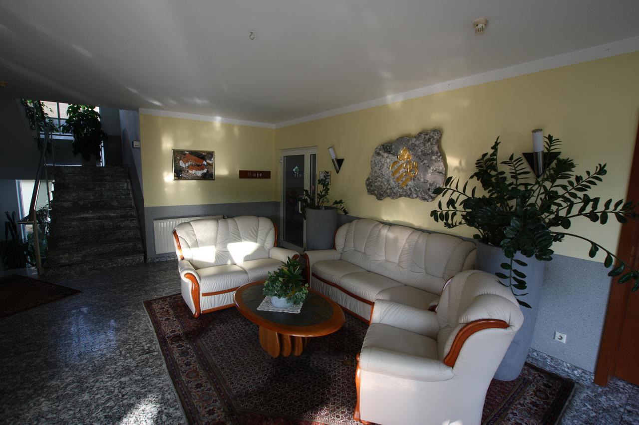 Hotel Buergerhof هوينشتاين-إرنستال المظهر الخارجي الصورة