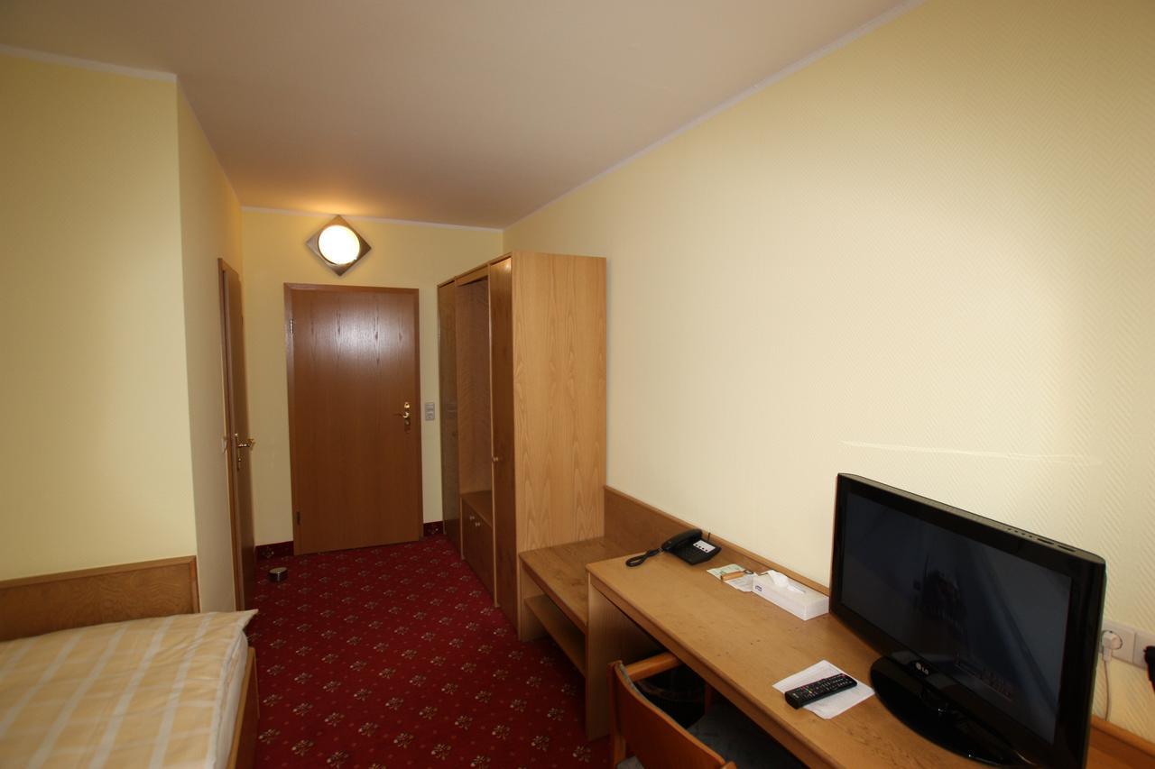 Hotel Buergerhof هوينشتاين-إرنستال المظهر الخارجي الصورة