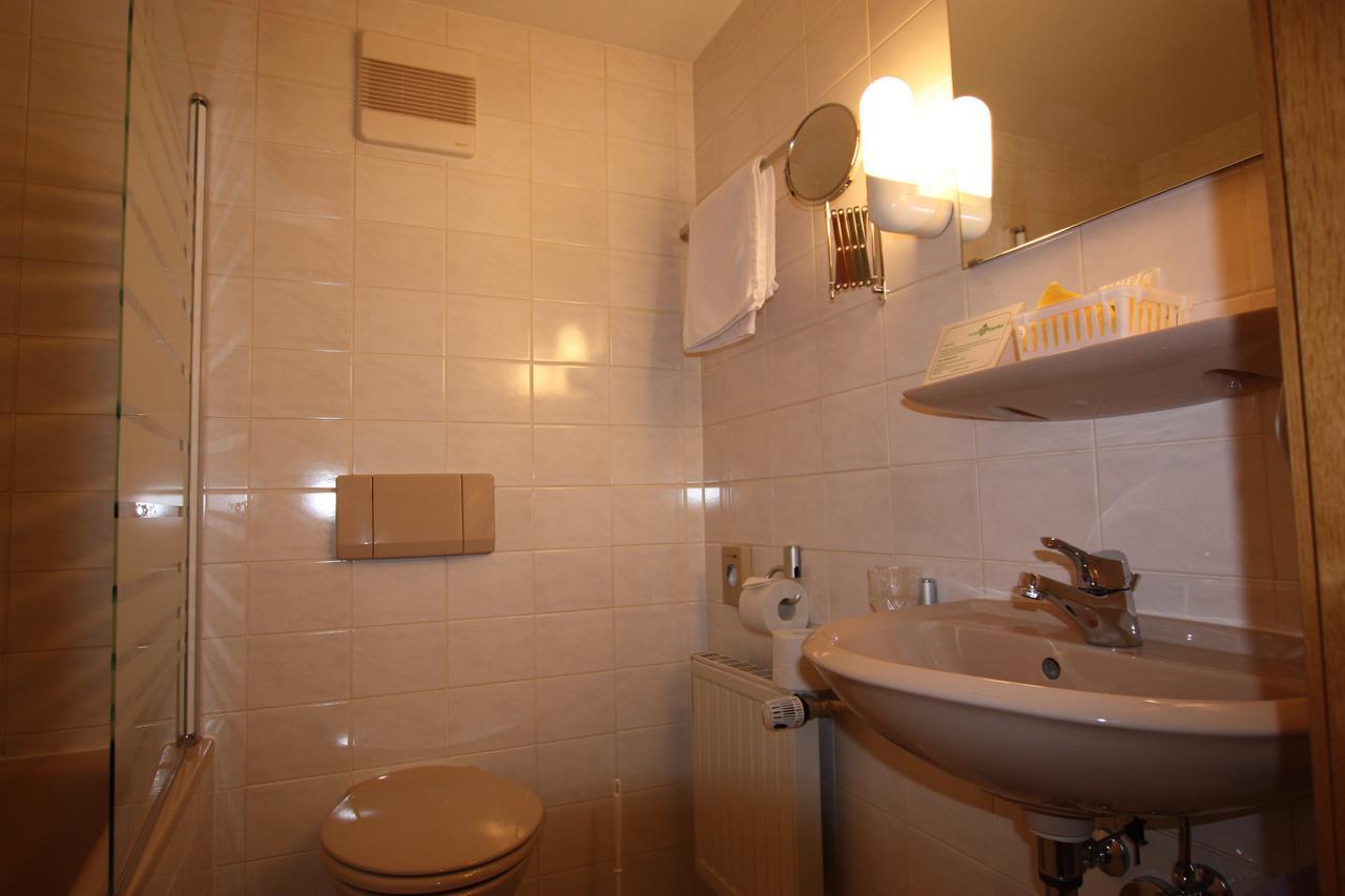 Hotel Buergerhof هوينشتاين-إرنستال المظهر الخارجي الصورة