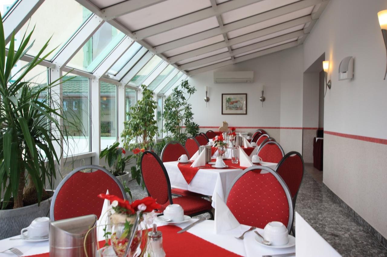 Hotel Buergerhof هوينشتاين-إرنستال المظهر الخارجي الصورة