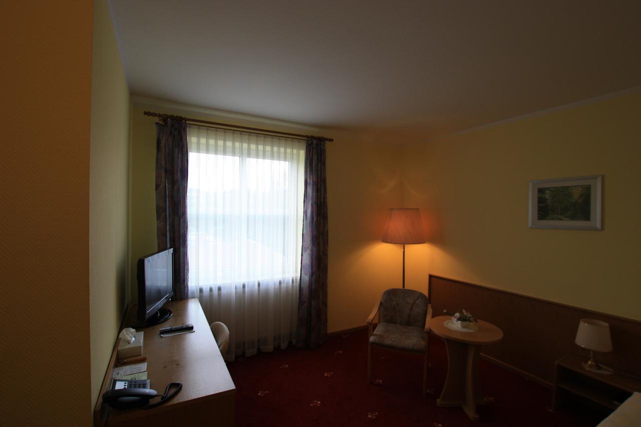 Hotel Buergerhof هوينشتاين-إرنستال المظهر الخارجي الصورة