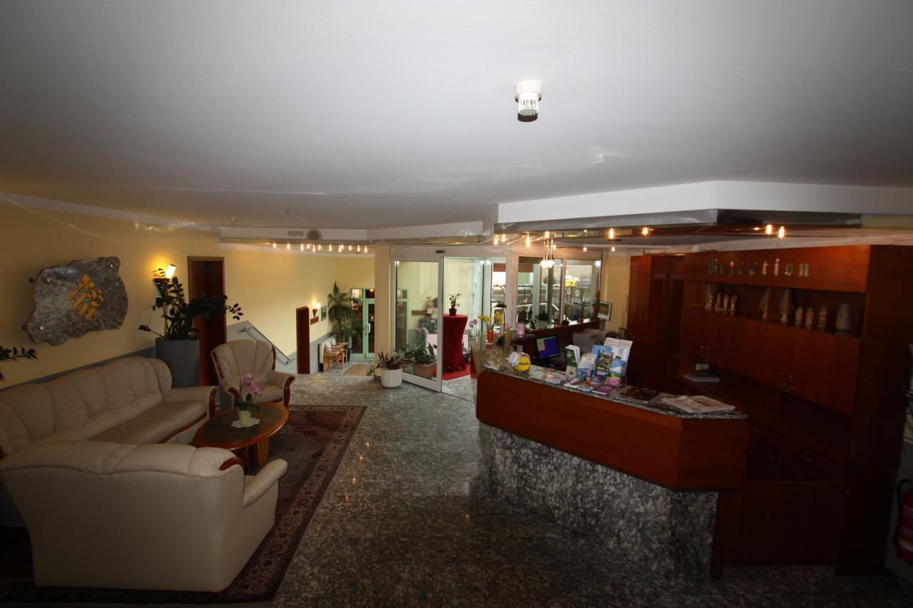 Hotel Buergerhof هوينشتاين-إرنستال المظهر الخارجي الصورة