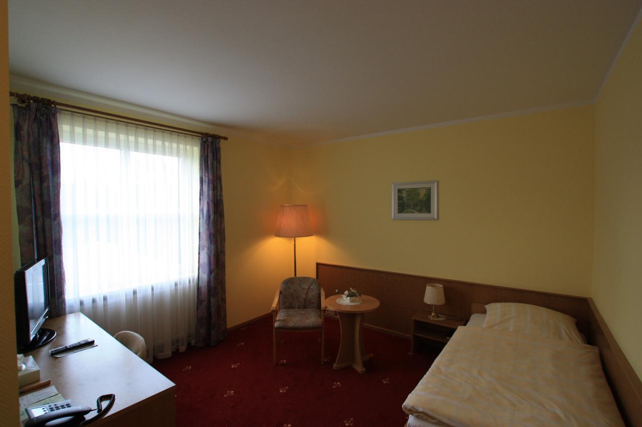 Hotel Buergerhof هوينشتاين-إرنستال المظهر الخارجي الصورة