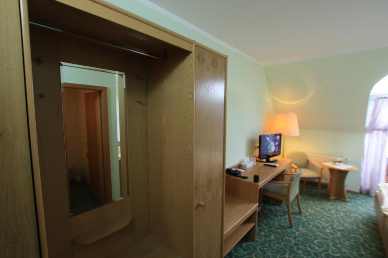 Hotel Buergerhof هوينشتاين-إرنستال المظهر الخارجي الصورة