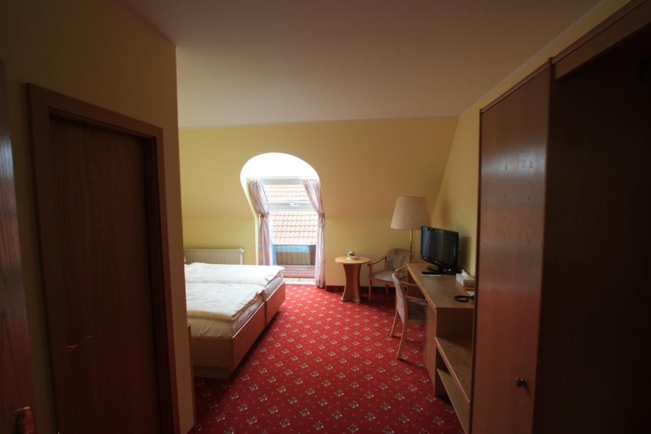 Hotel Buergerhof هوينشتاين-إرنستال المظهر الخارجي الصورة