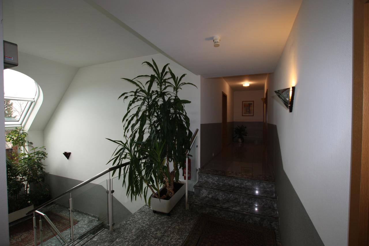 Hotel Buergerhof هوينشتاين-إرنستال المظهر الخارجي الصورة